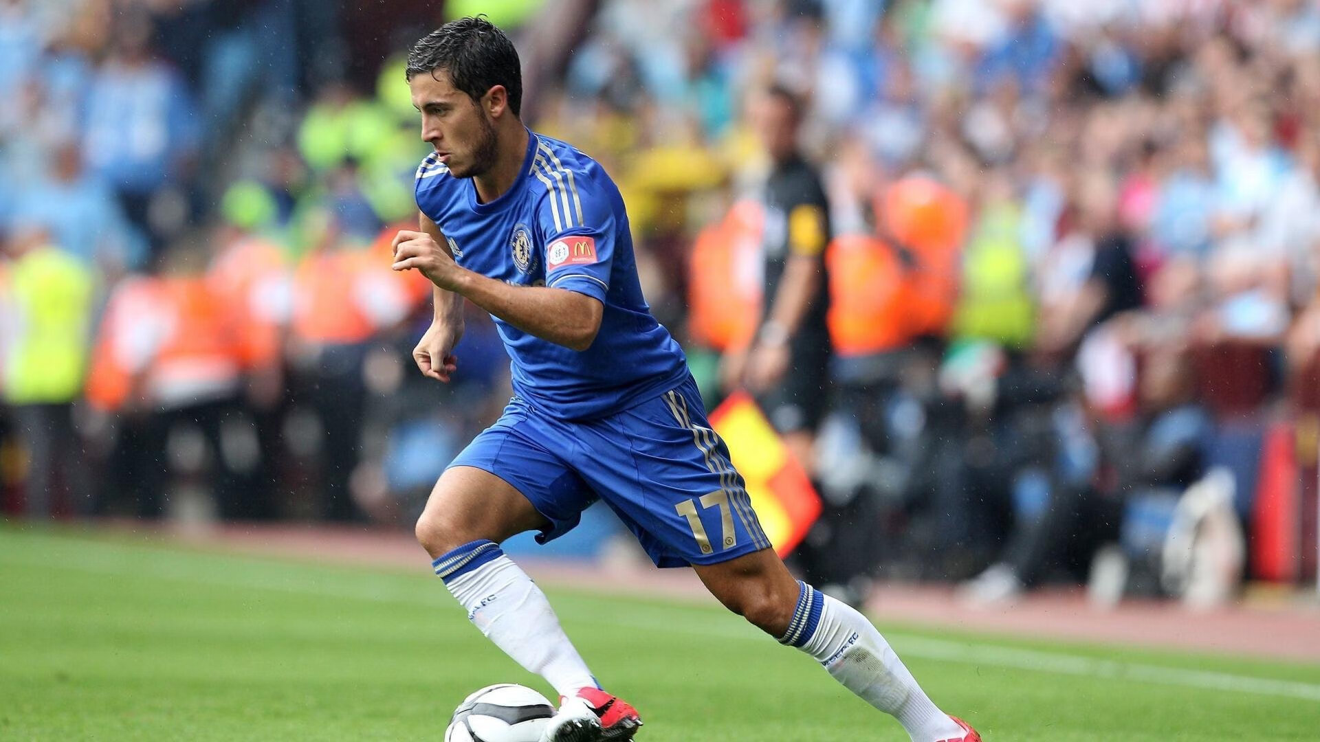 球队在防守回合中通过沟通减少对手空位机会,球队防守效率