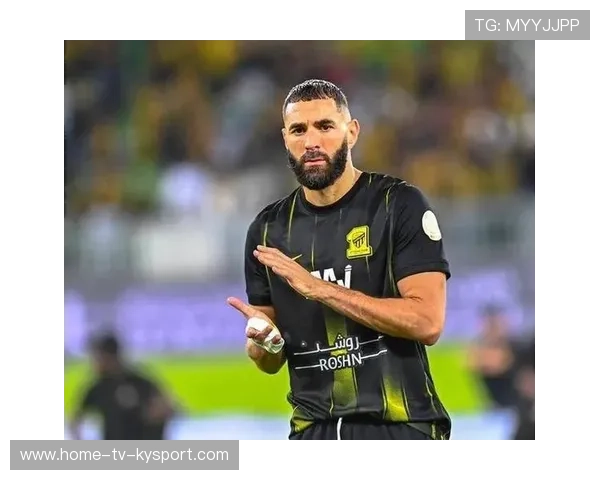 本泽马首次亮相沙特新月，助力球队迎接新挑战